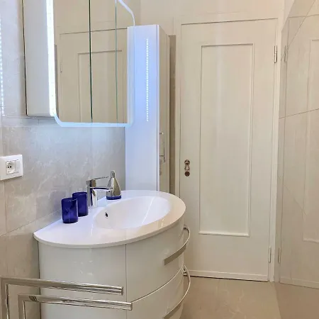 Roomy Milánó